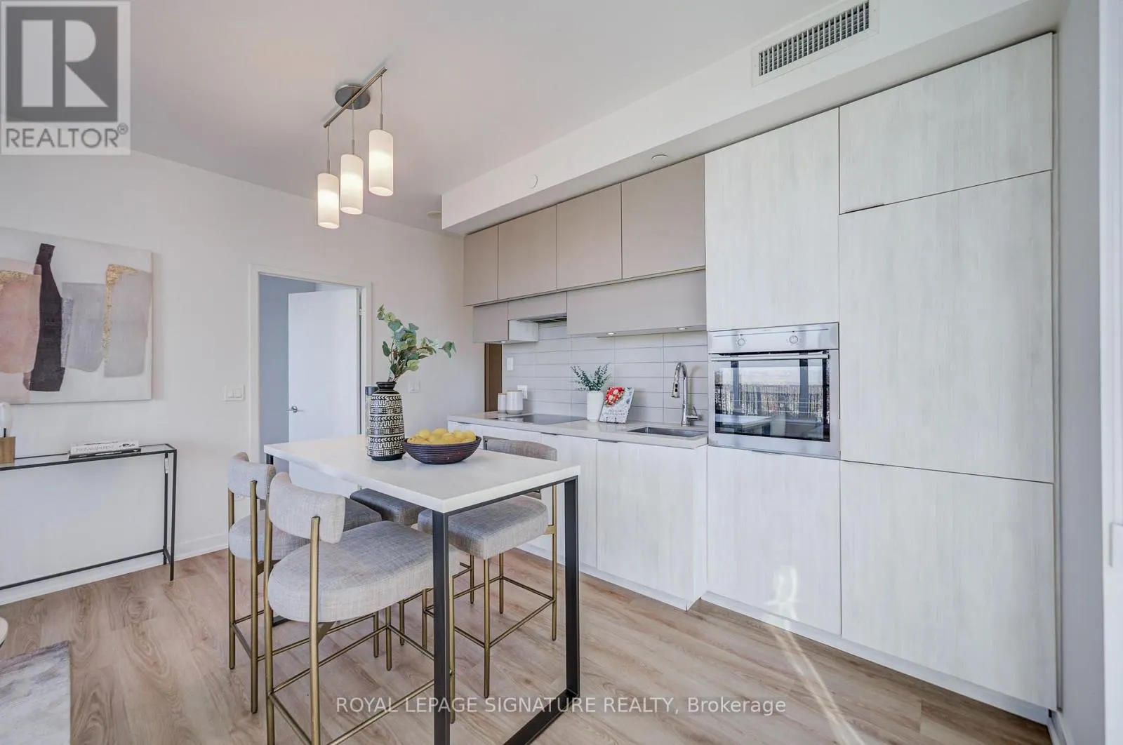 1705 - 8 EGLINTON AVENUE E