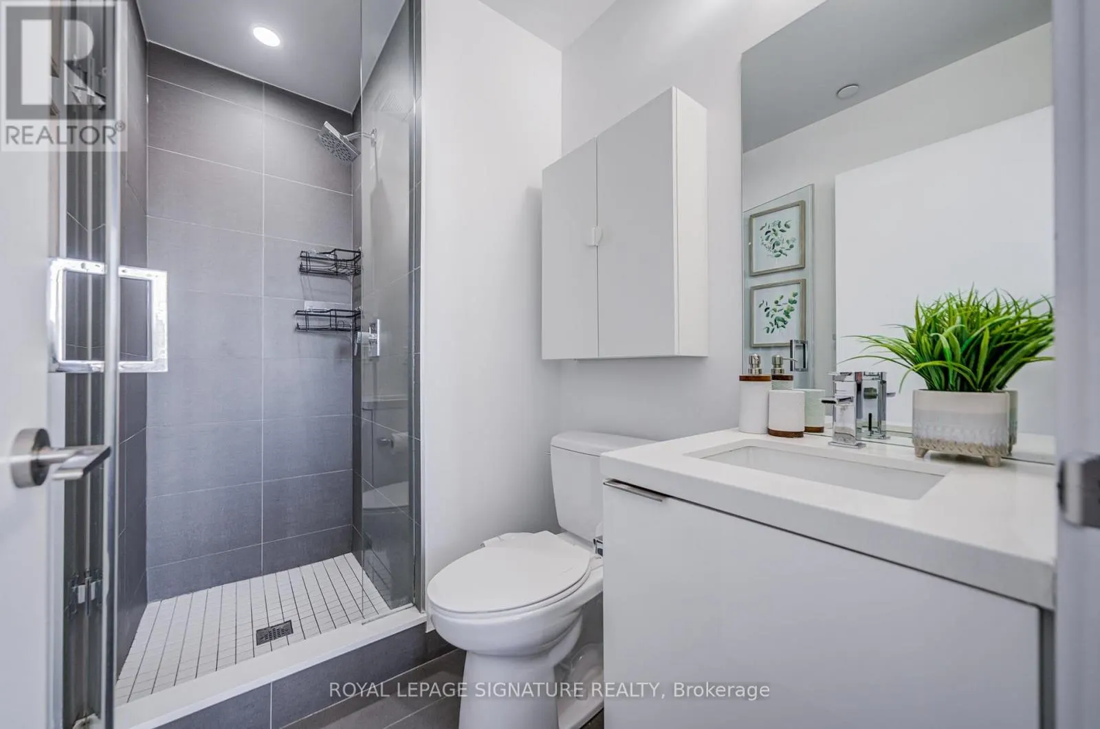1705 - 8 EGLINTON AVENUE E
