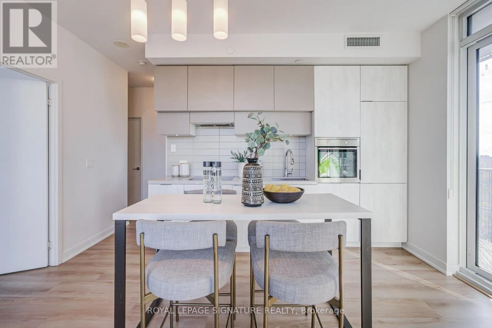 1705 - 8 EGLINTON AVENUE E