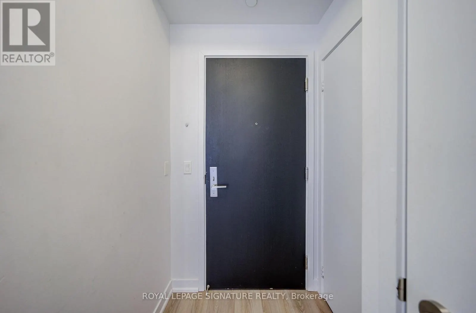 1705 - 8 EGLINTON AVENUE E