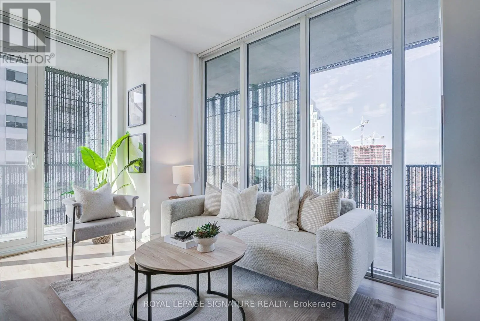 1705 - 8 EGLINTON AVENUE E