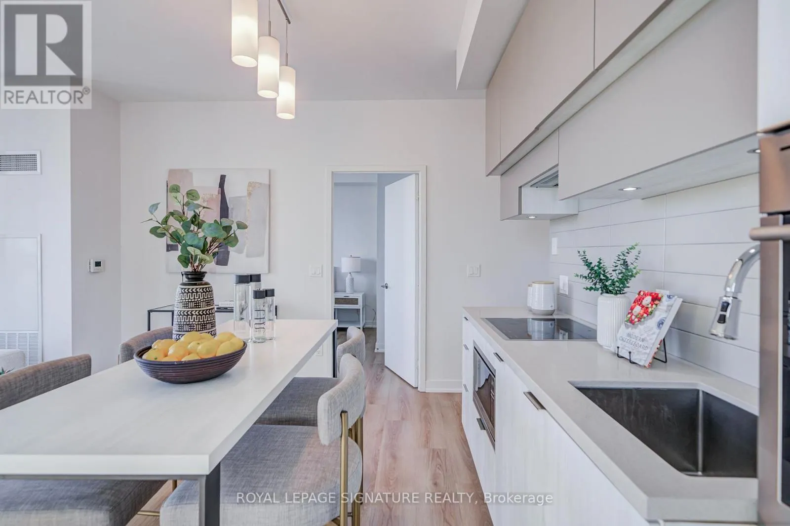 1705 - 8 EGLINTON AVENUE E