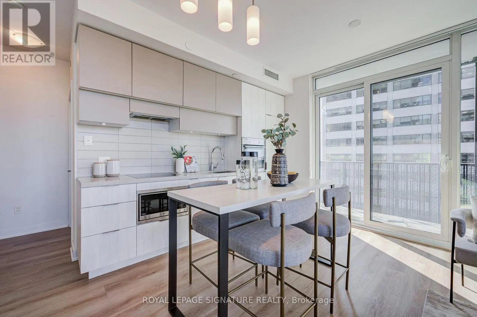 1705 - 8 EGLINTON AVENUE E