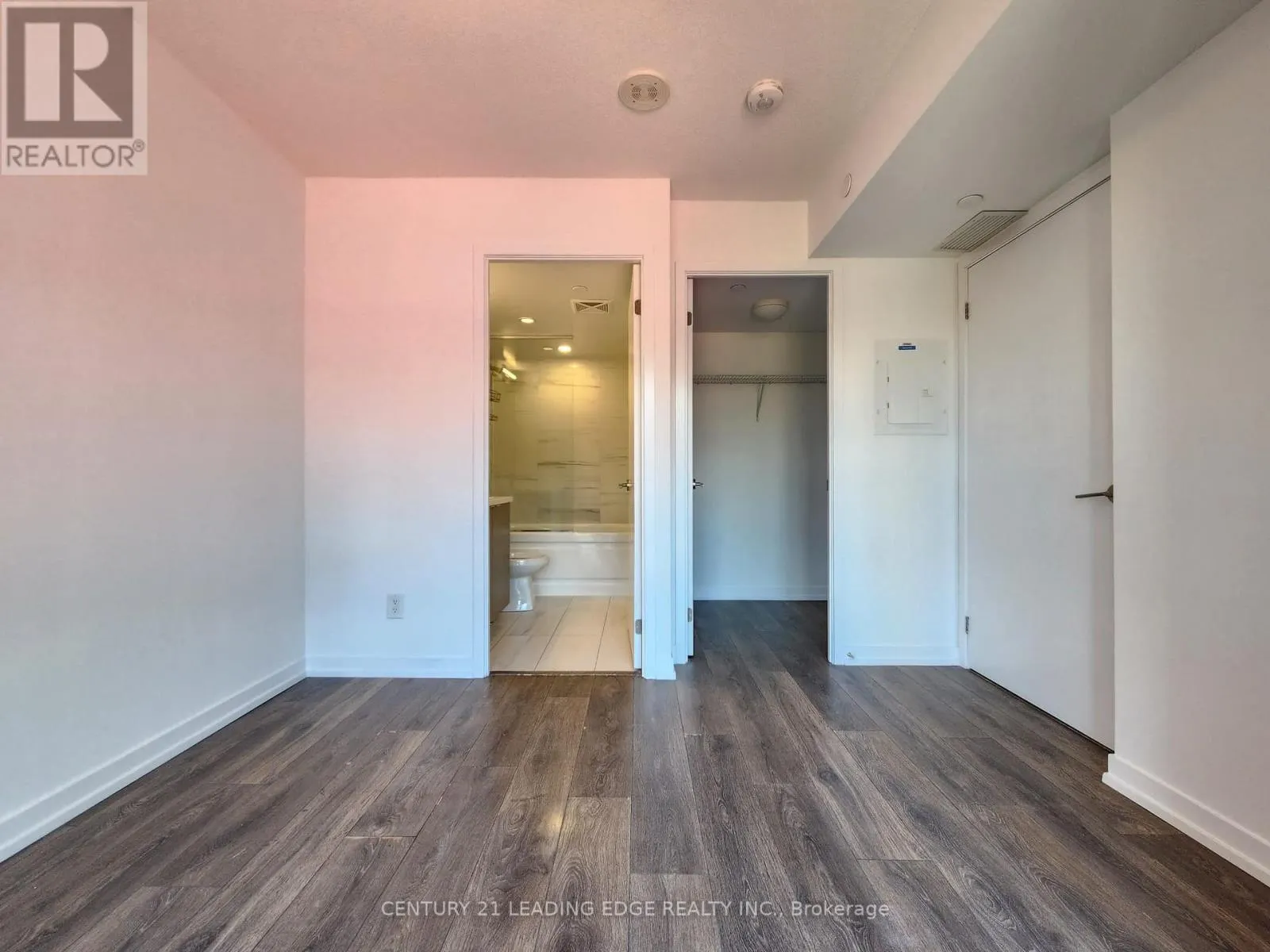 709 - 219 DUNDAS STREET E