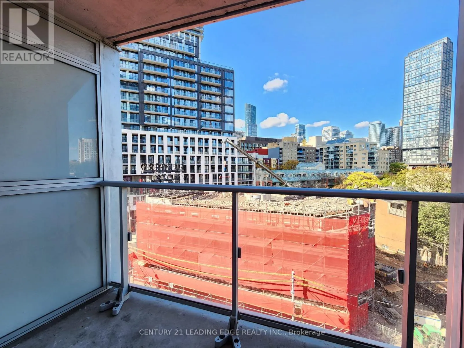 709 - 219 DUNDAS STREET E