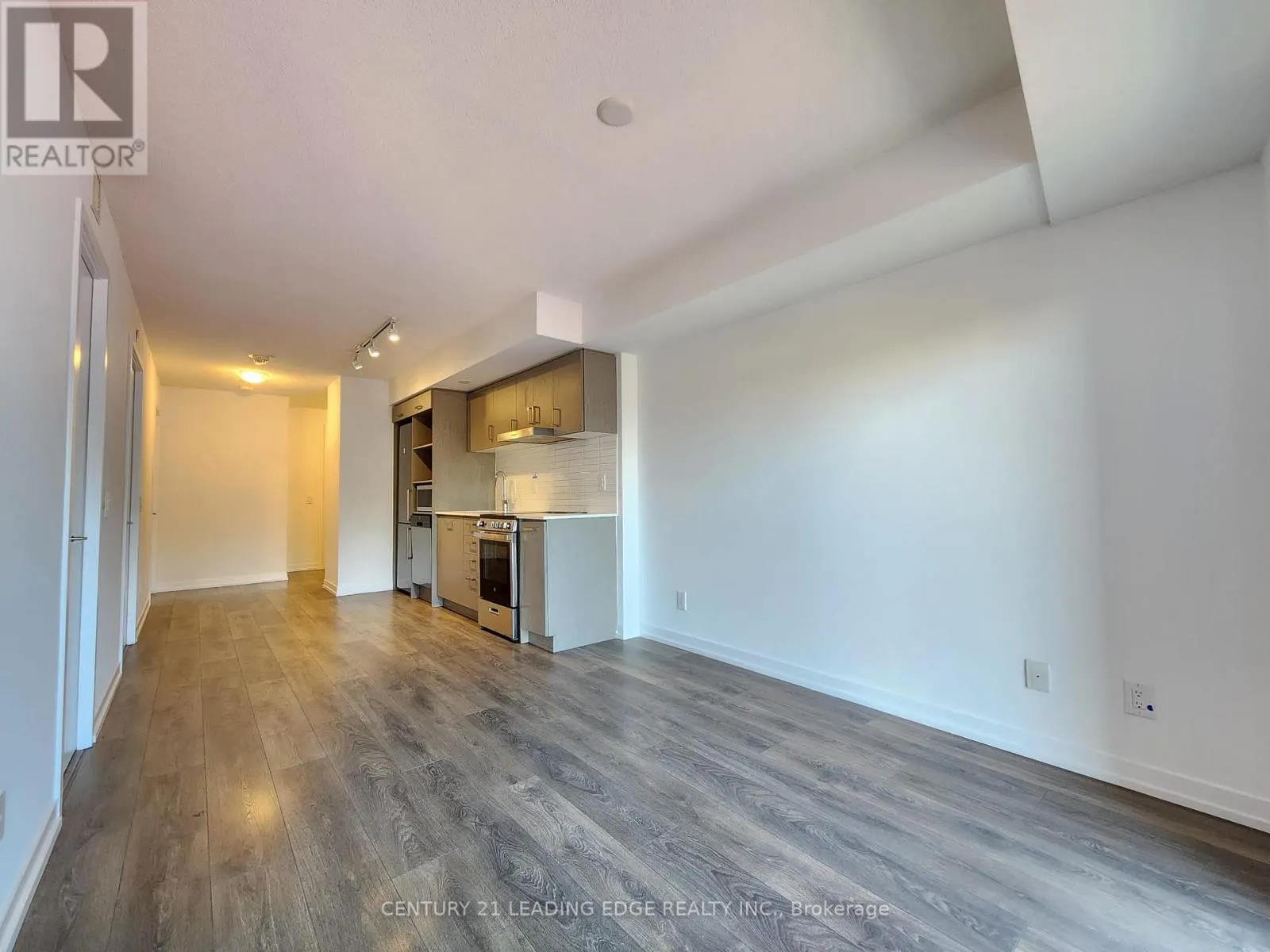 709 - 219 DUNDAS STREET E