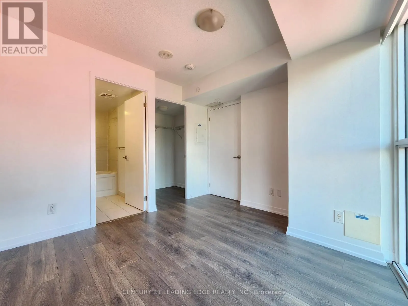 709 - 219 DUNDAS STREET E