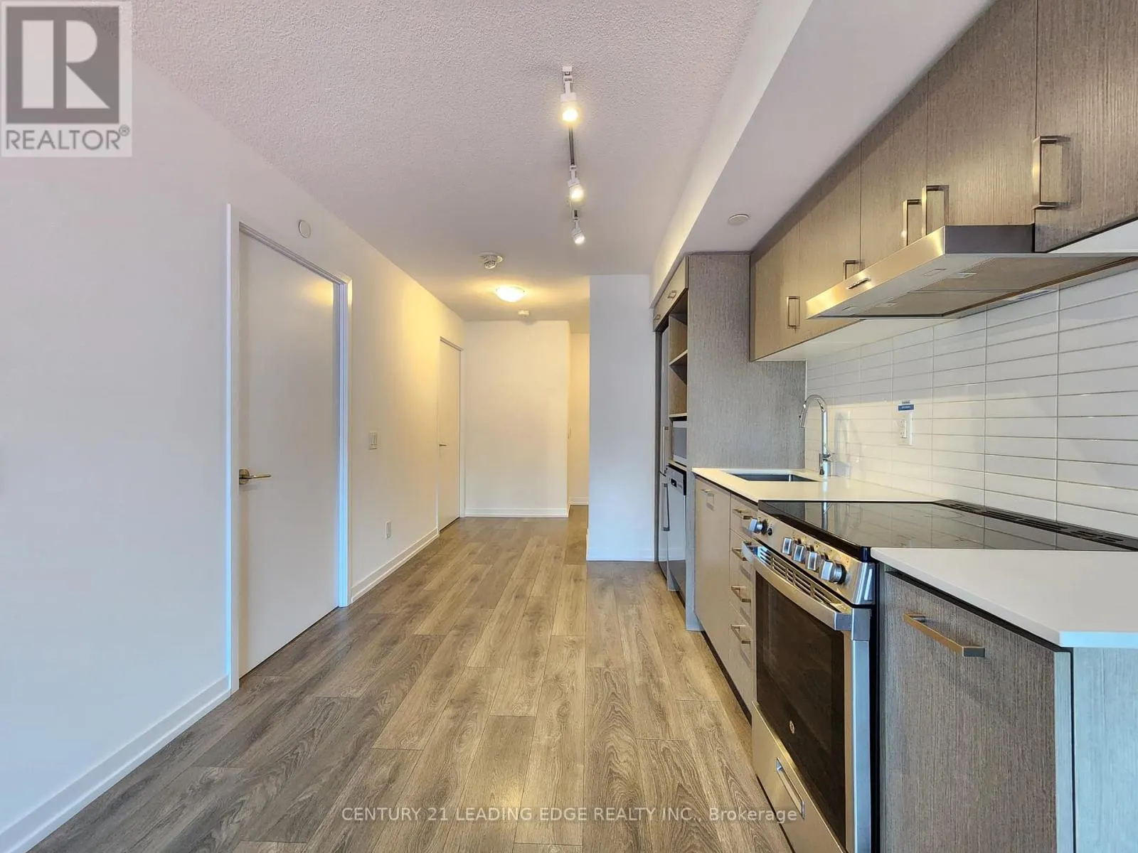 709 - 219 DUNDAS STREET E