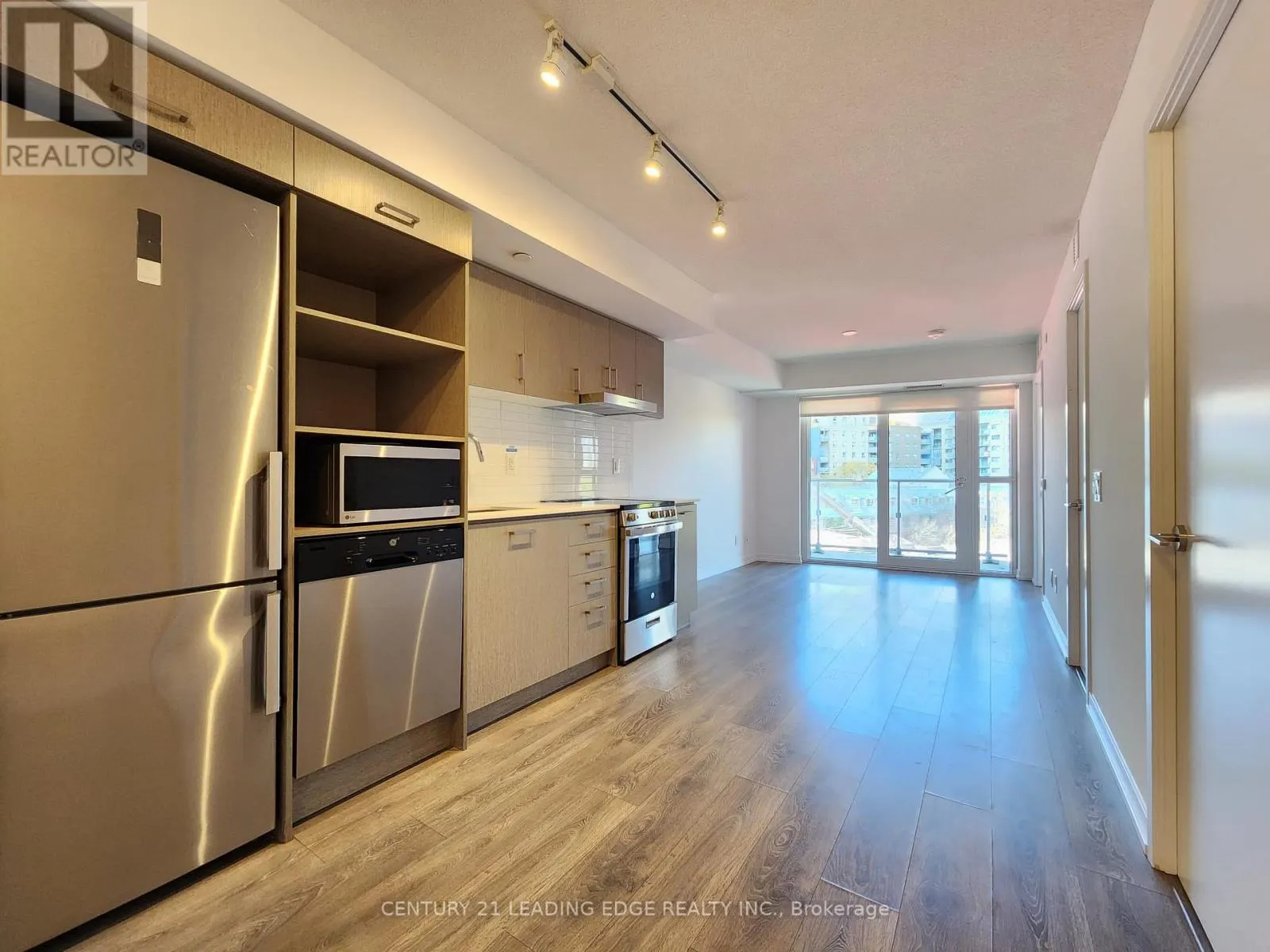 709 - 219 DUNDAS STREET E
