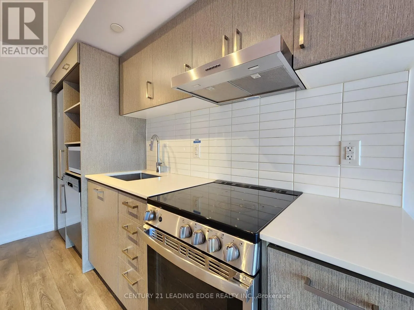 709 - 219 DUNDAS STREET E
