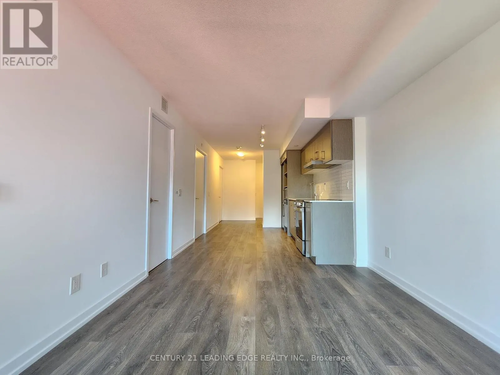 709 - 219 DUNDAS STREET E
