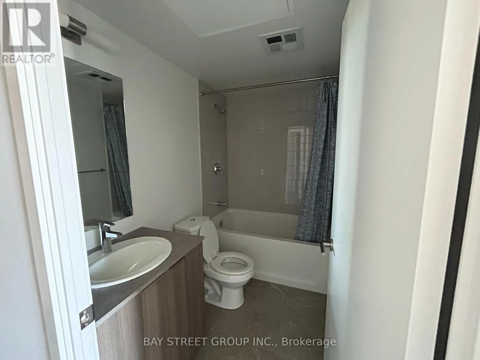 4912 - 11 WELLESLEY STREET W