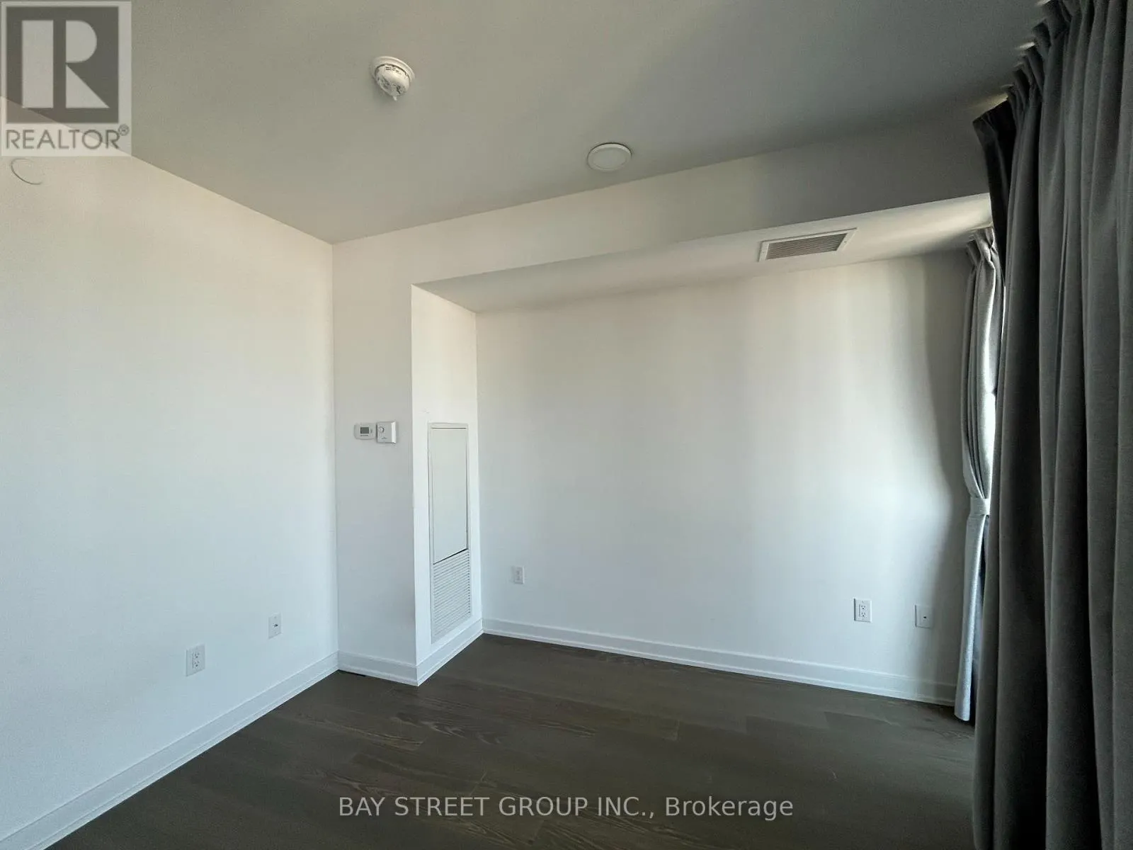 4912 - 11 WELLESLEY STREET W