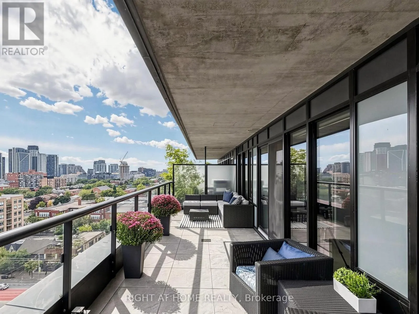 1106 - 608 RICHMOND STREET W