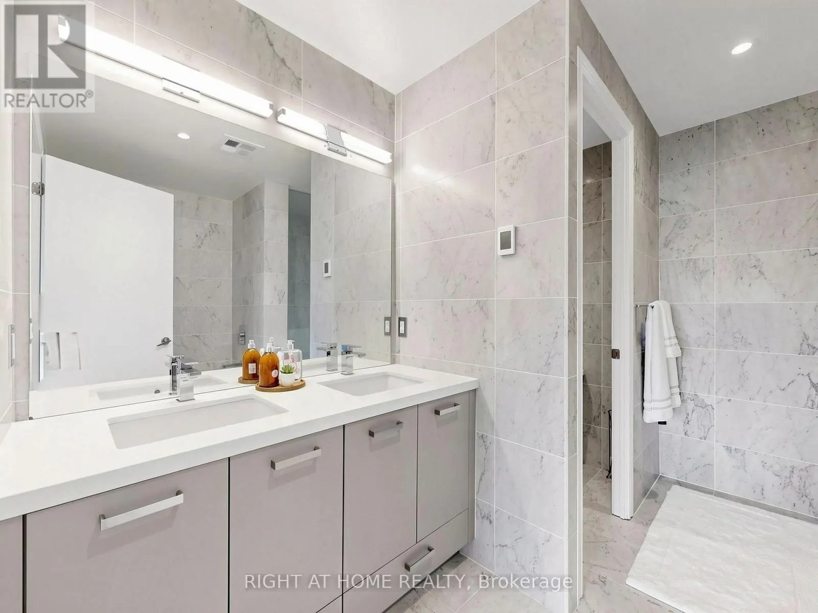 1106 - 608 RICHMOND STREET W