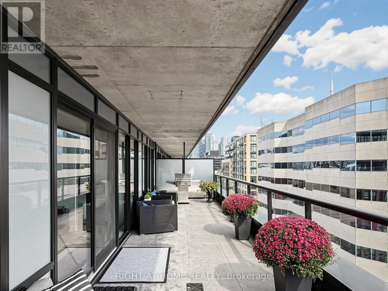 1106 - 608 RICHMOND STREET W
