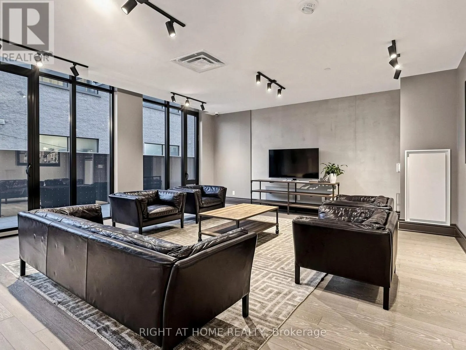 1106 - 608 RICHMOND STREET W