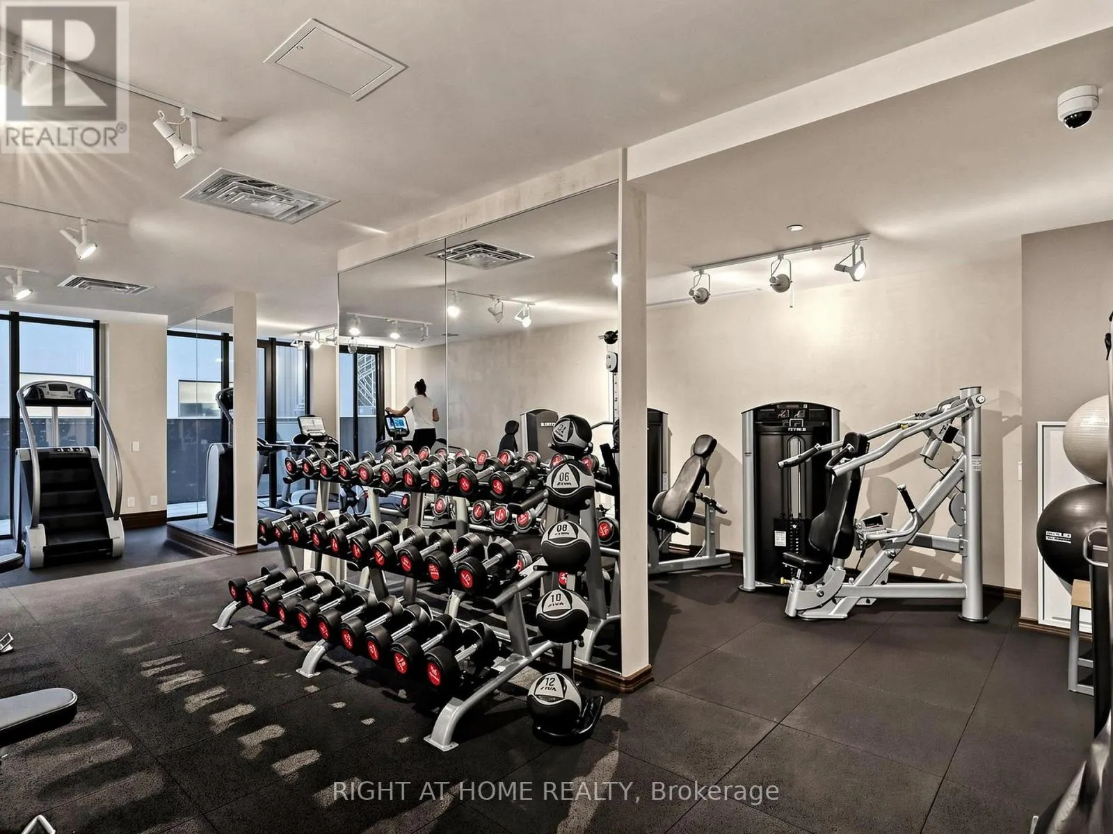 1106 - 608 RICHMOND STREET W