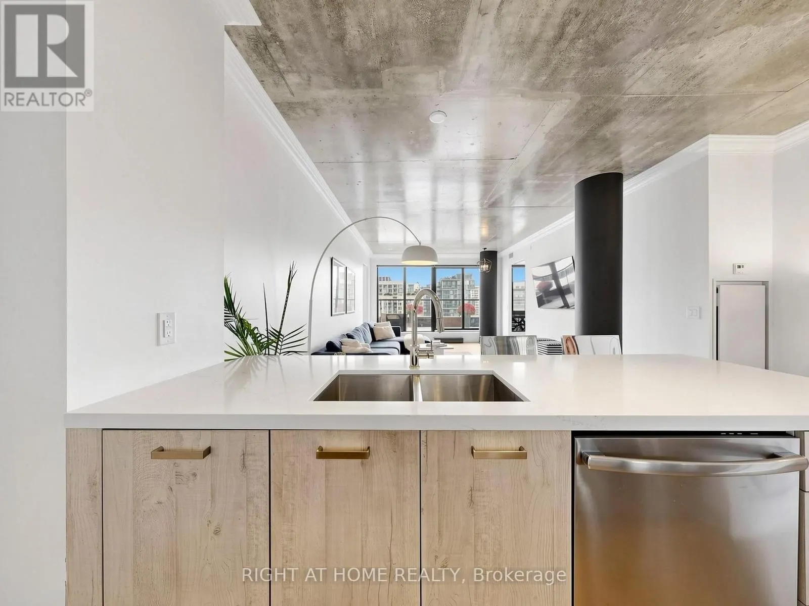 1106 - 608 RICHMOND STREET W
