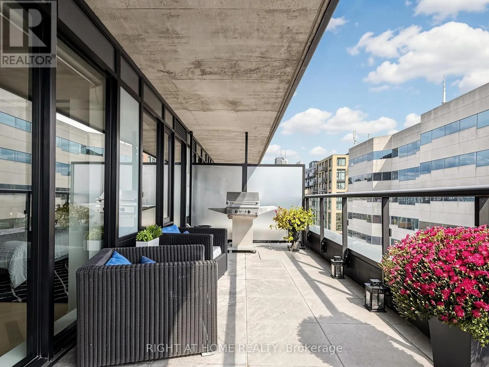 1106 - 608 RICHMOND STREET W