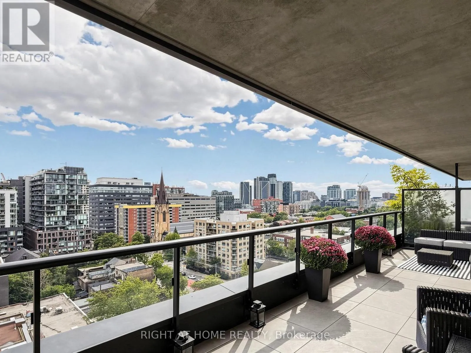 1106 - 608 RICHMOND STREET W