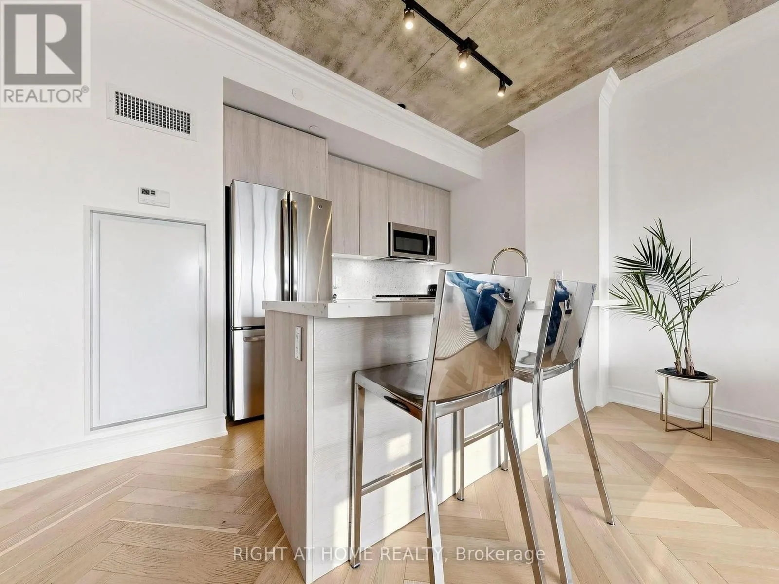 1106 - 608 RICHMOND STREET W