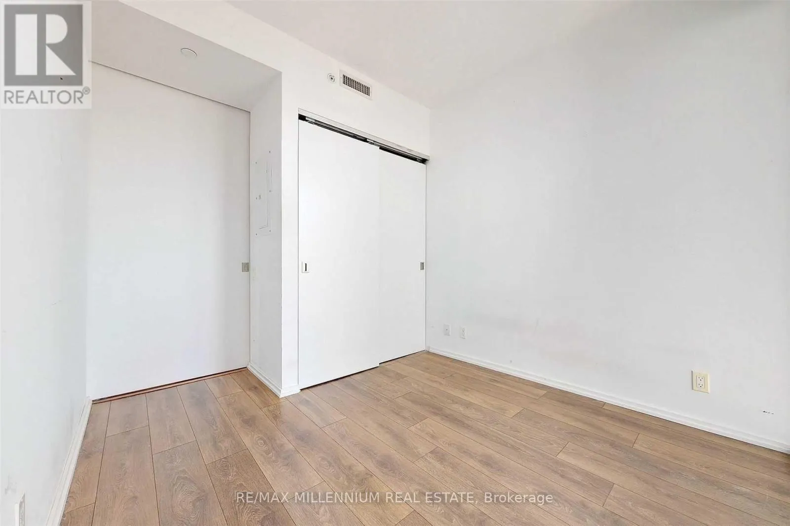 708 - 125 PETER STREET
