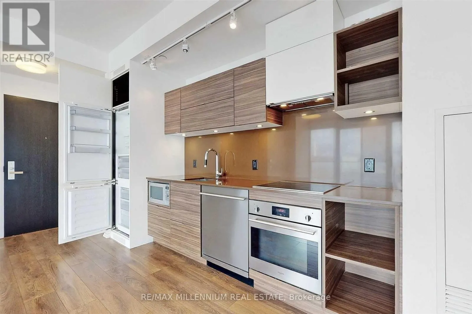 708 - 125 PETER STREET