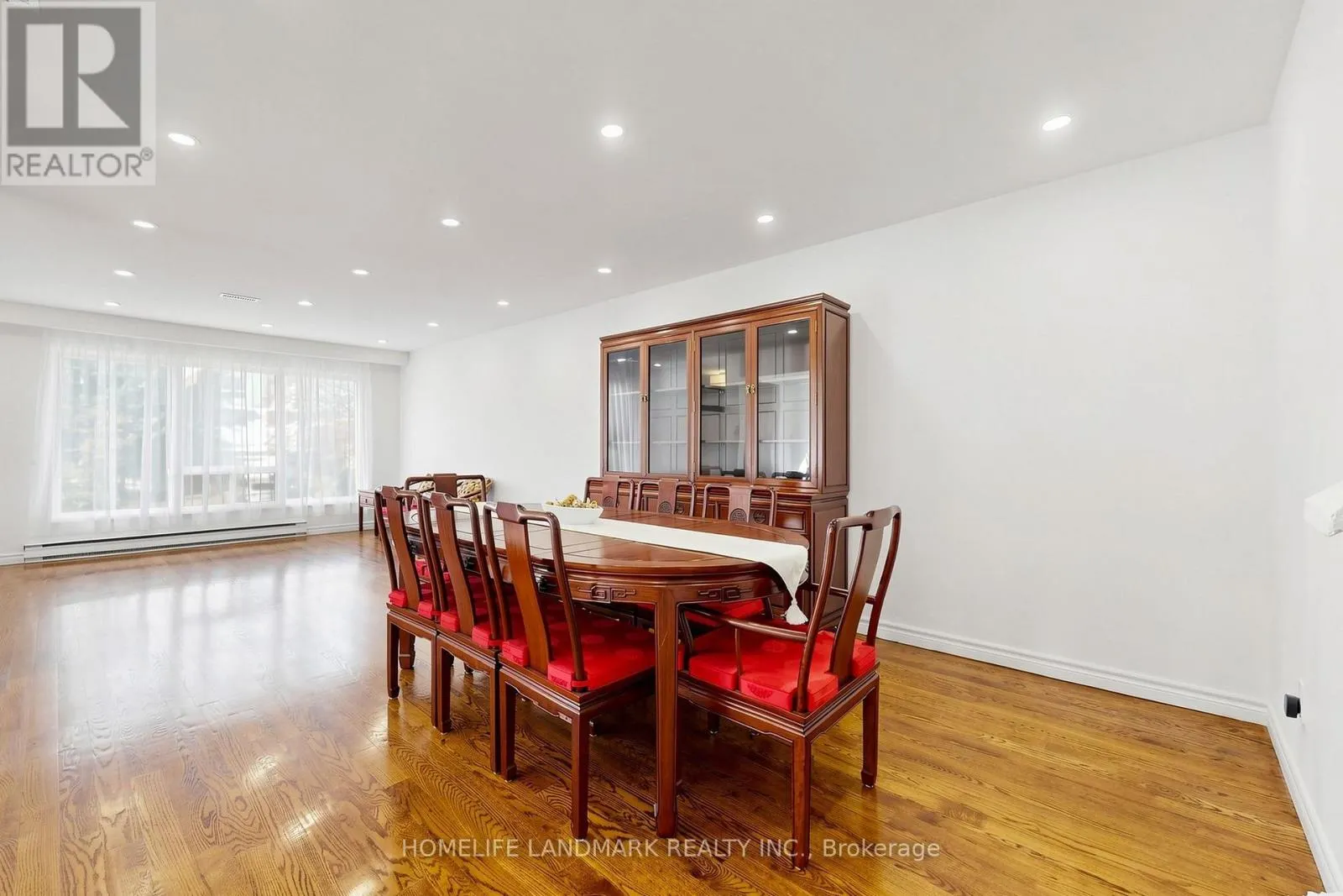 132 CHIPWOOD CRESCENT