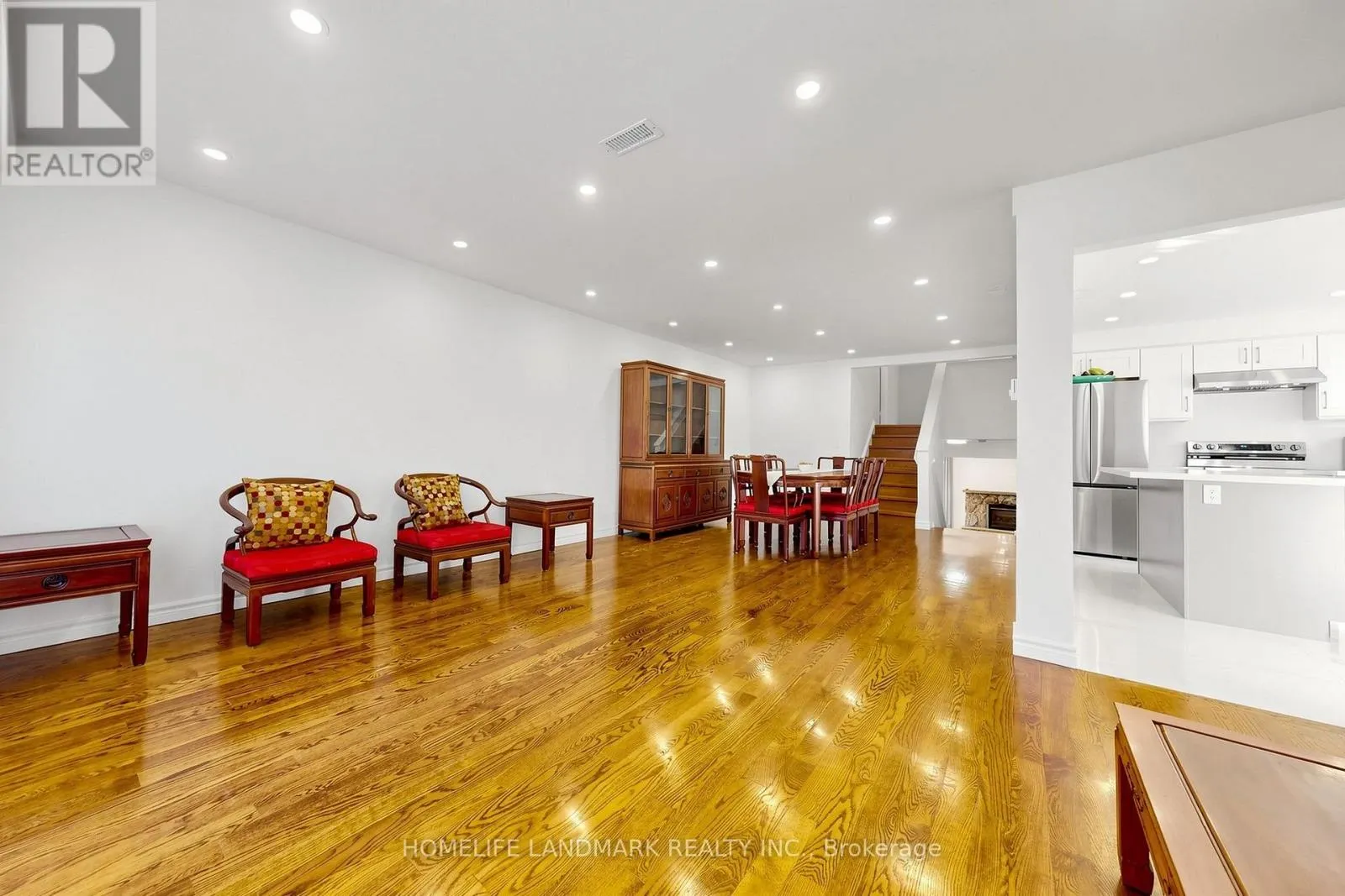 132 CHIPWOOD CRESCENT
