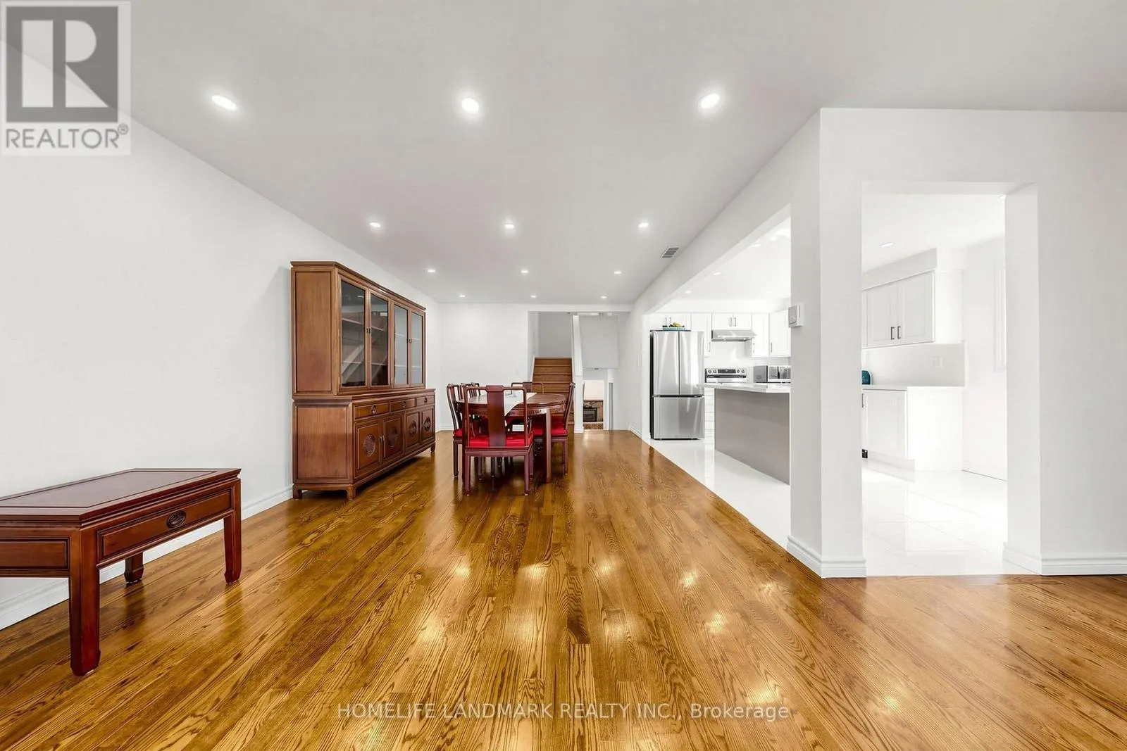 132 CHIPWOOD CRESCENT