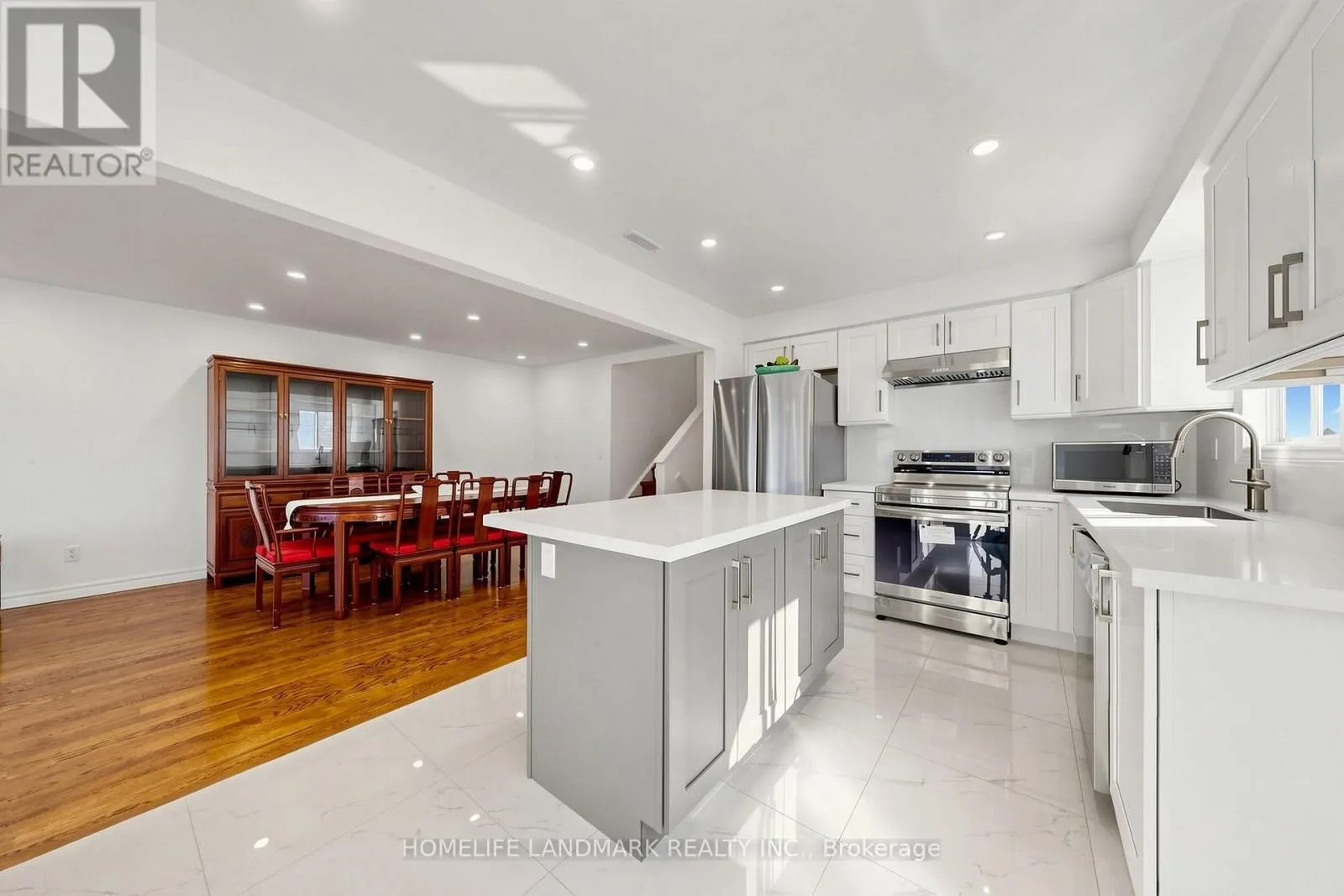 132 CHIPWOOD CRESCENT