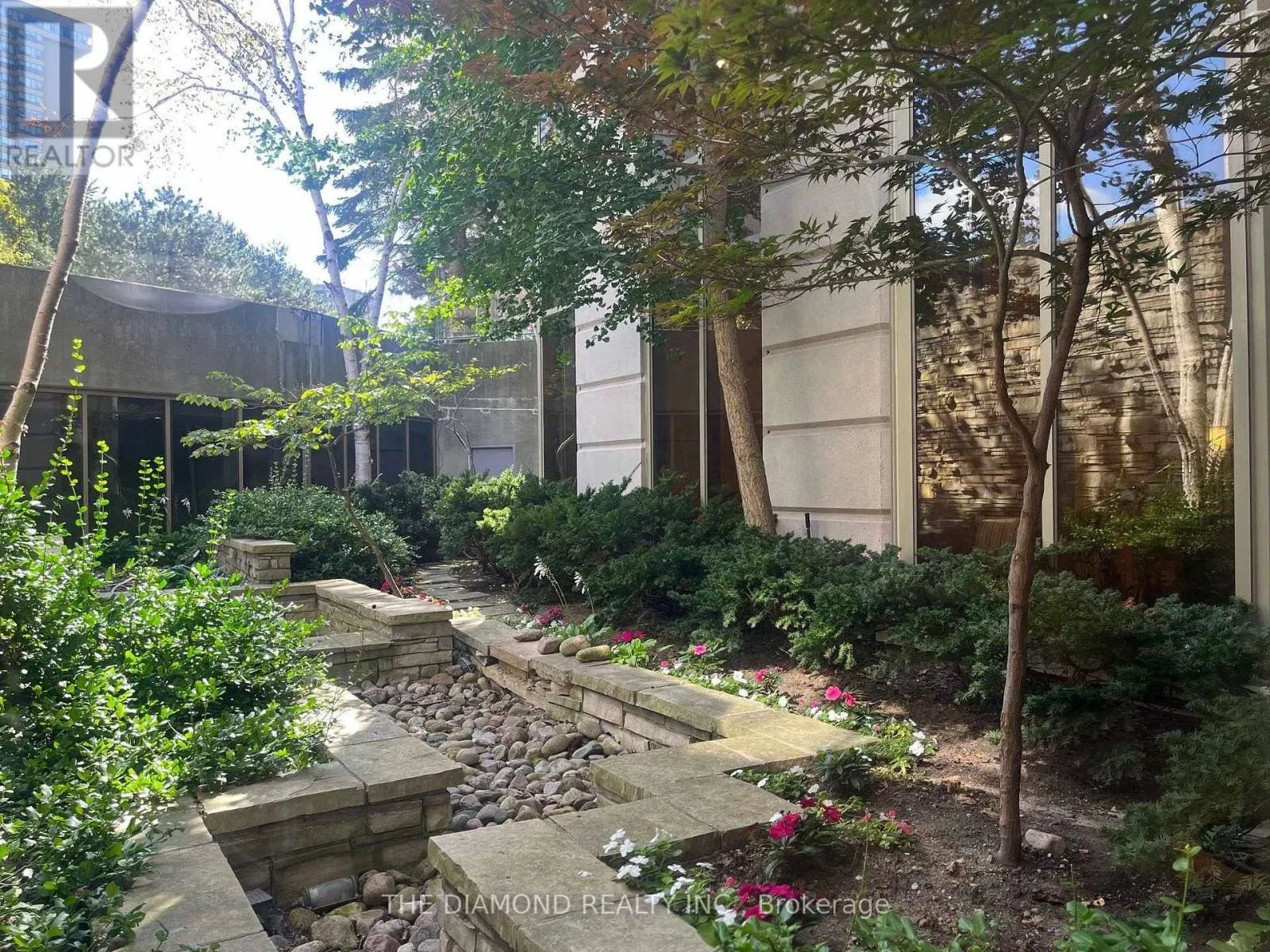 1111 - 89 SKYMARK DRIVE