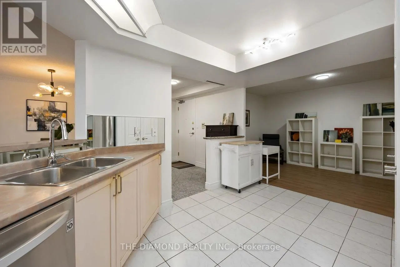 1111 - 89 SKYMARK DRIVE