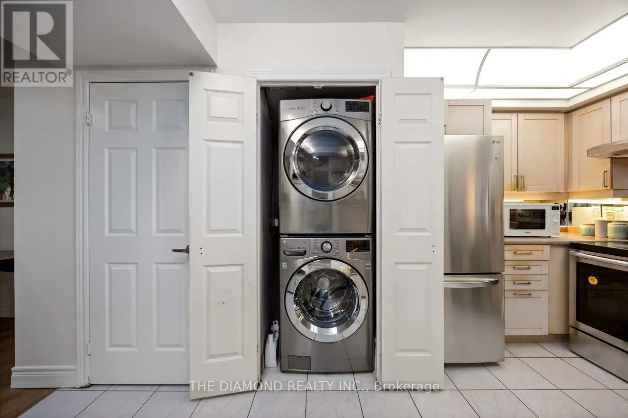 1111 - 89 SKYMARK DRIVE