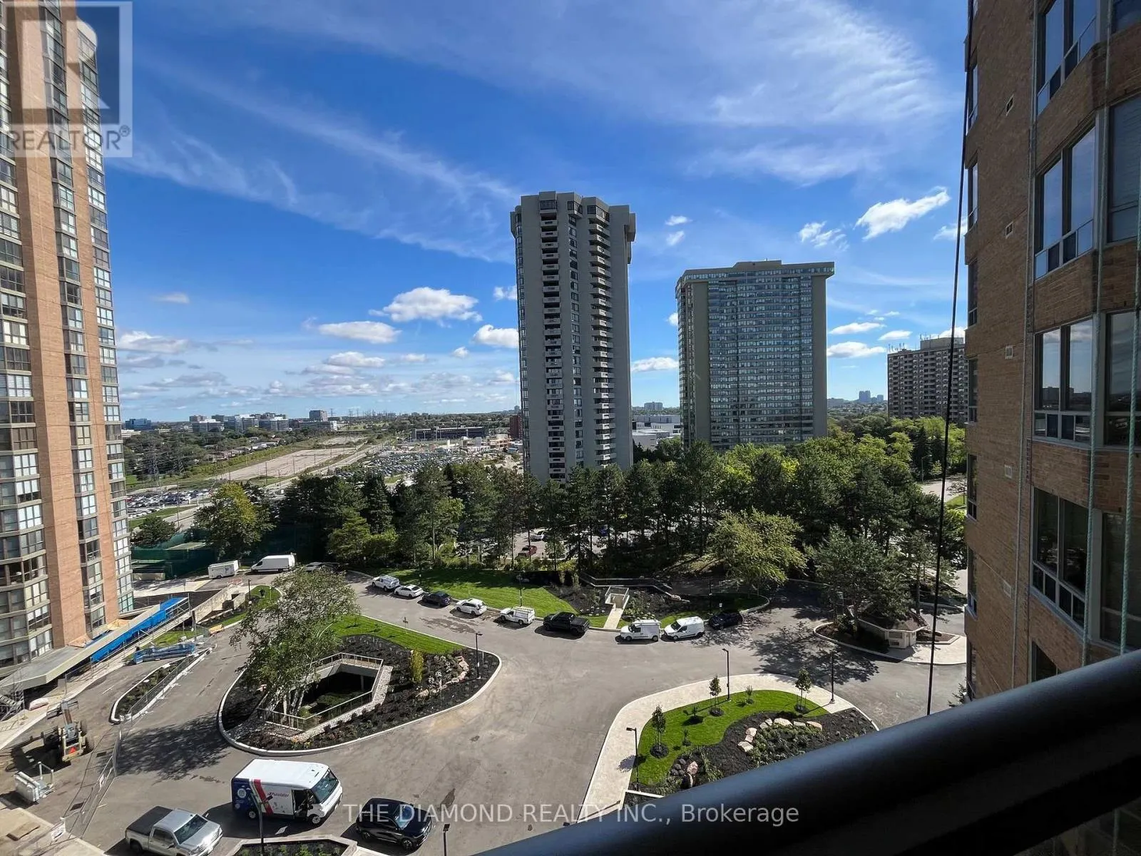 1111 - 89 SKYMARK DRIVE