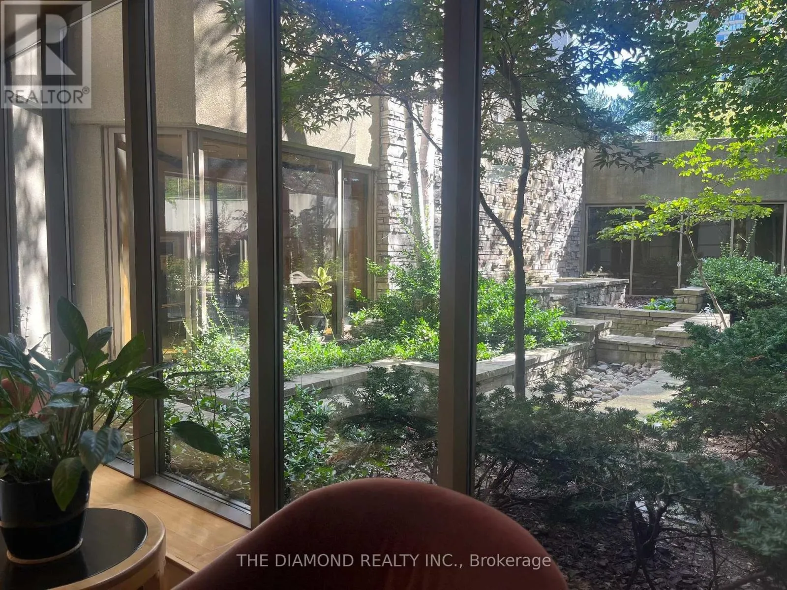 1111 - 89 SKYMARK DRIVE