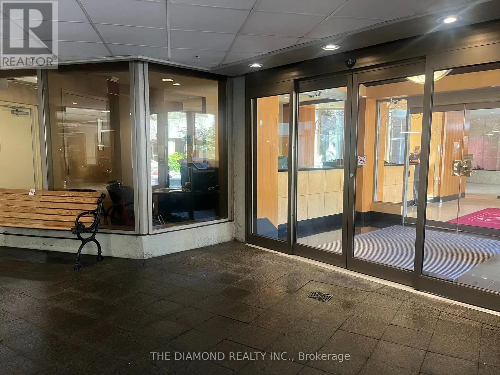 1111 - 89 SKYMARK DRIVE