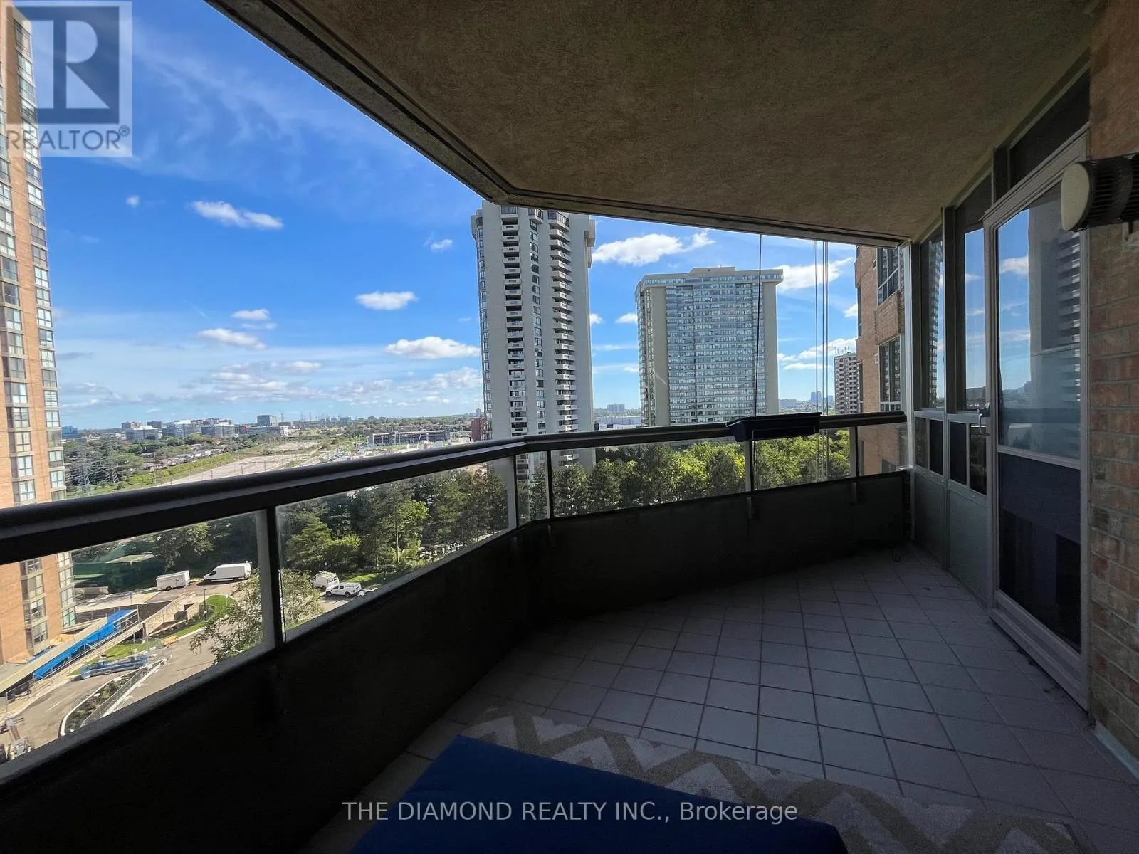 1111 - 89 SKYMARK DRIVE