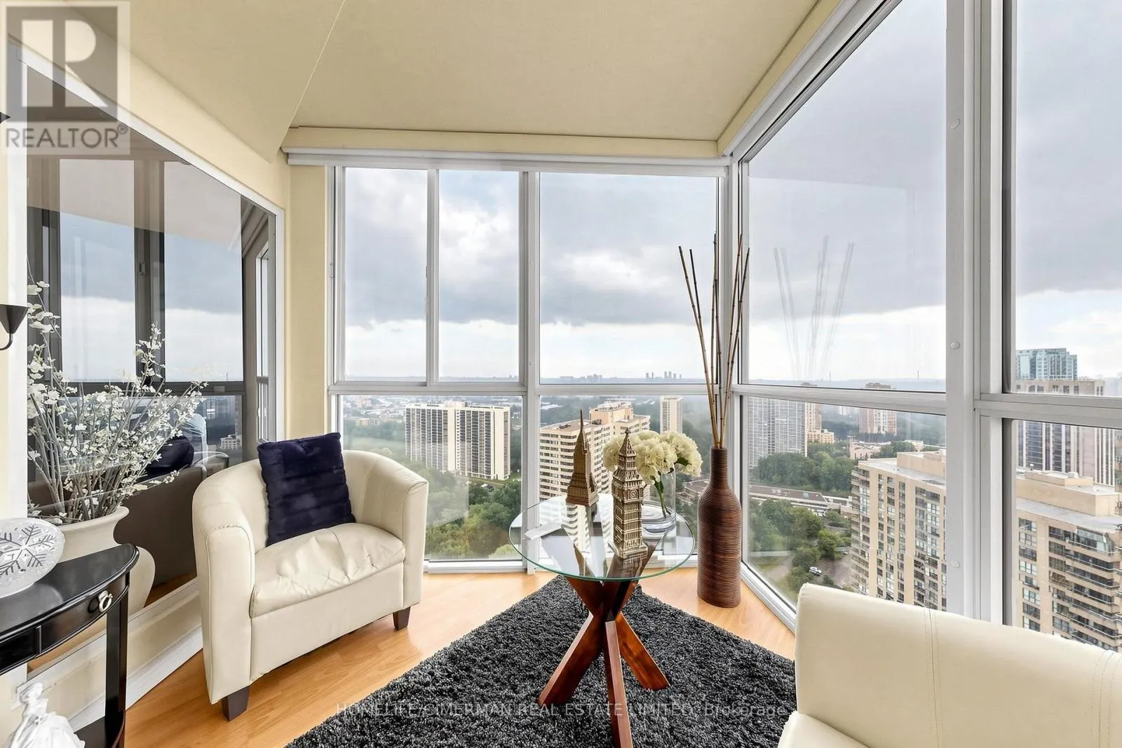 3302 - 5 CONCORDE PLACE