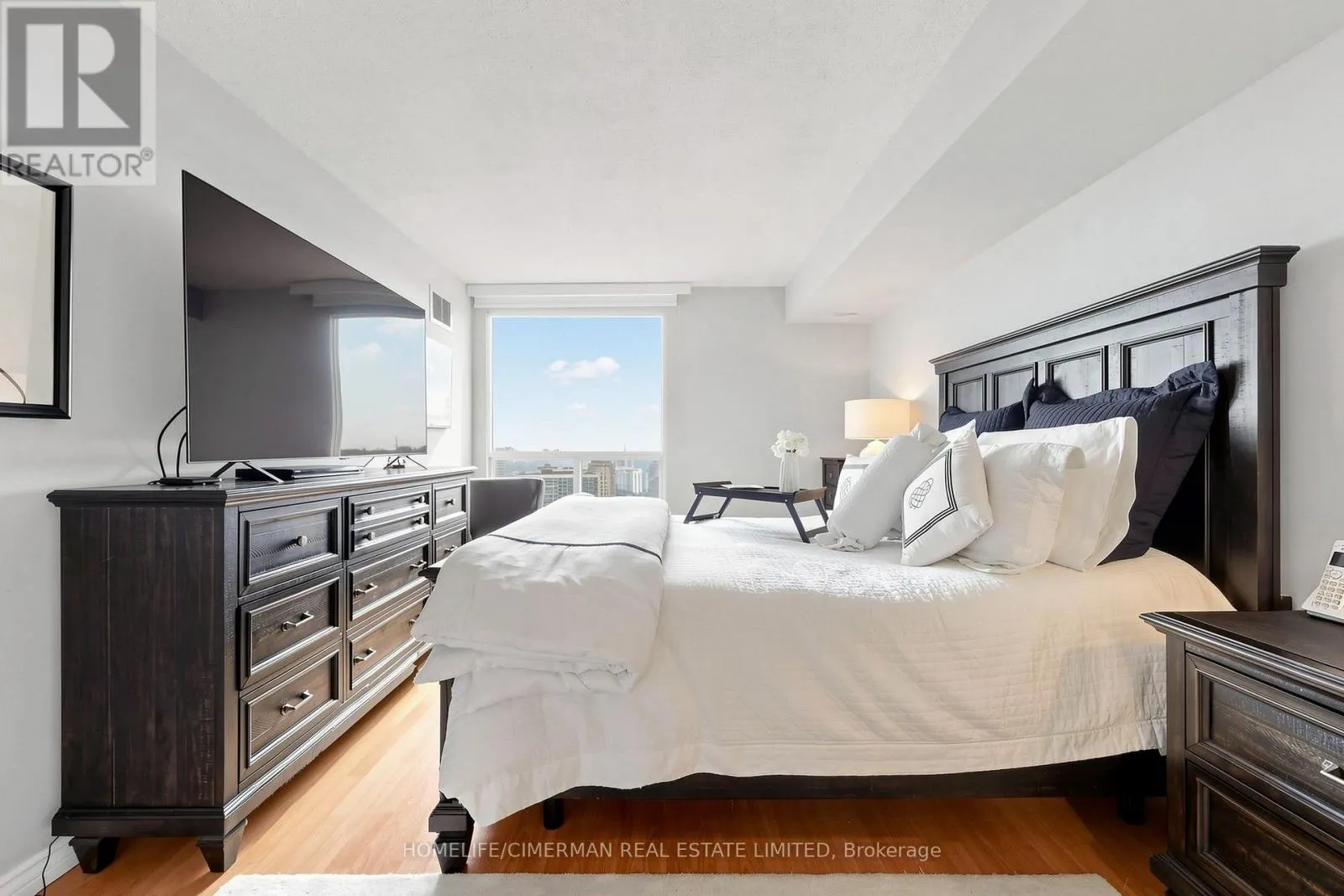 3302 - 5 CONCORDE PLACE