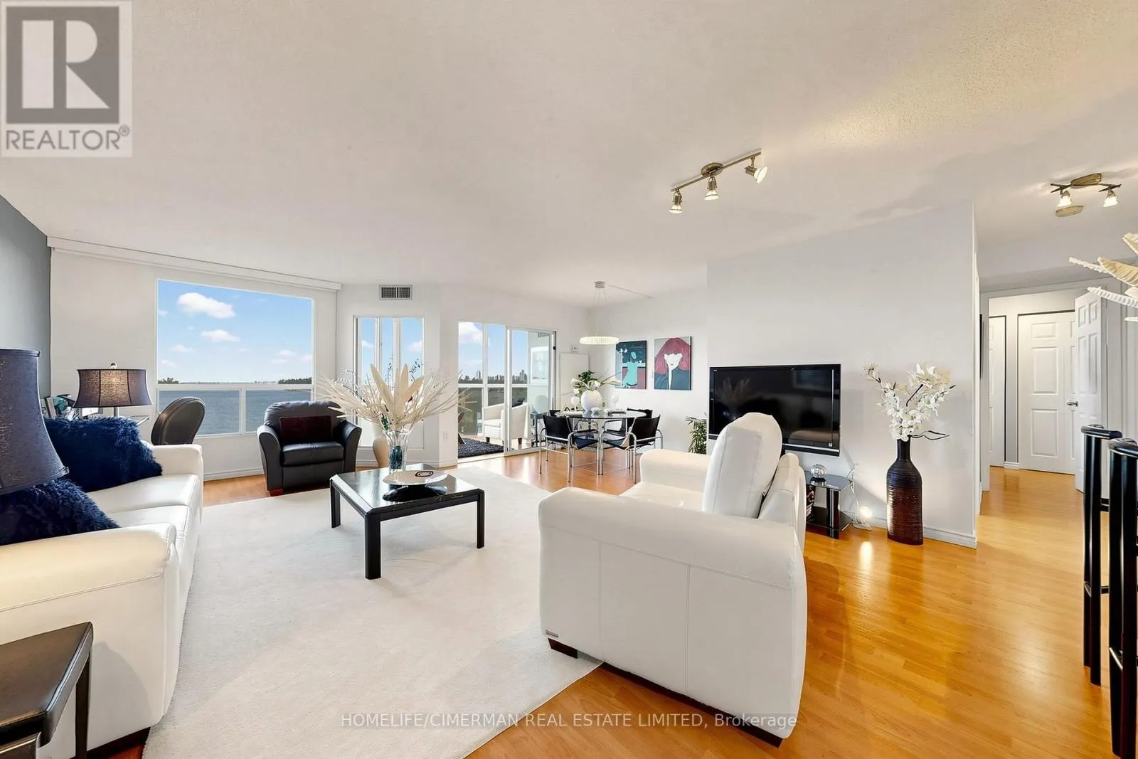 3302 - 5 CONCORDE PLACE
