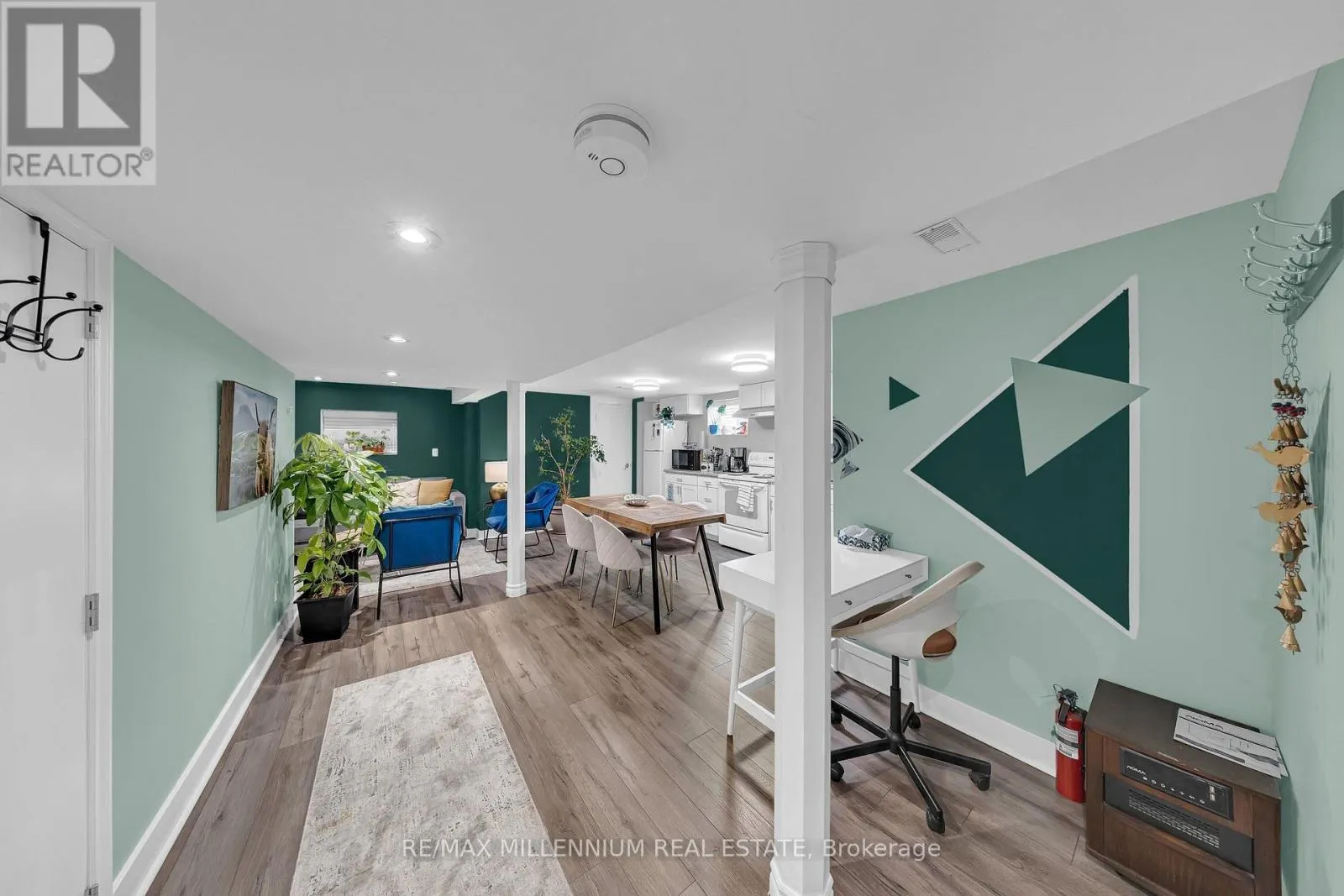 16 SULTANA AVENUE
