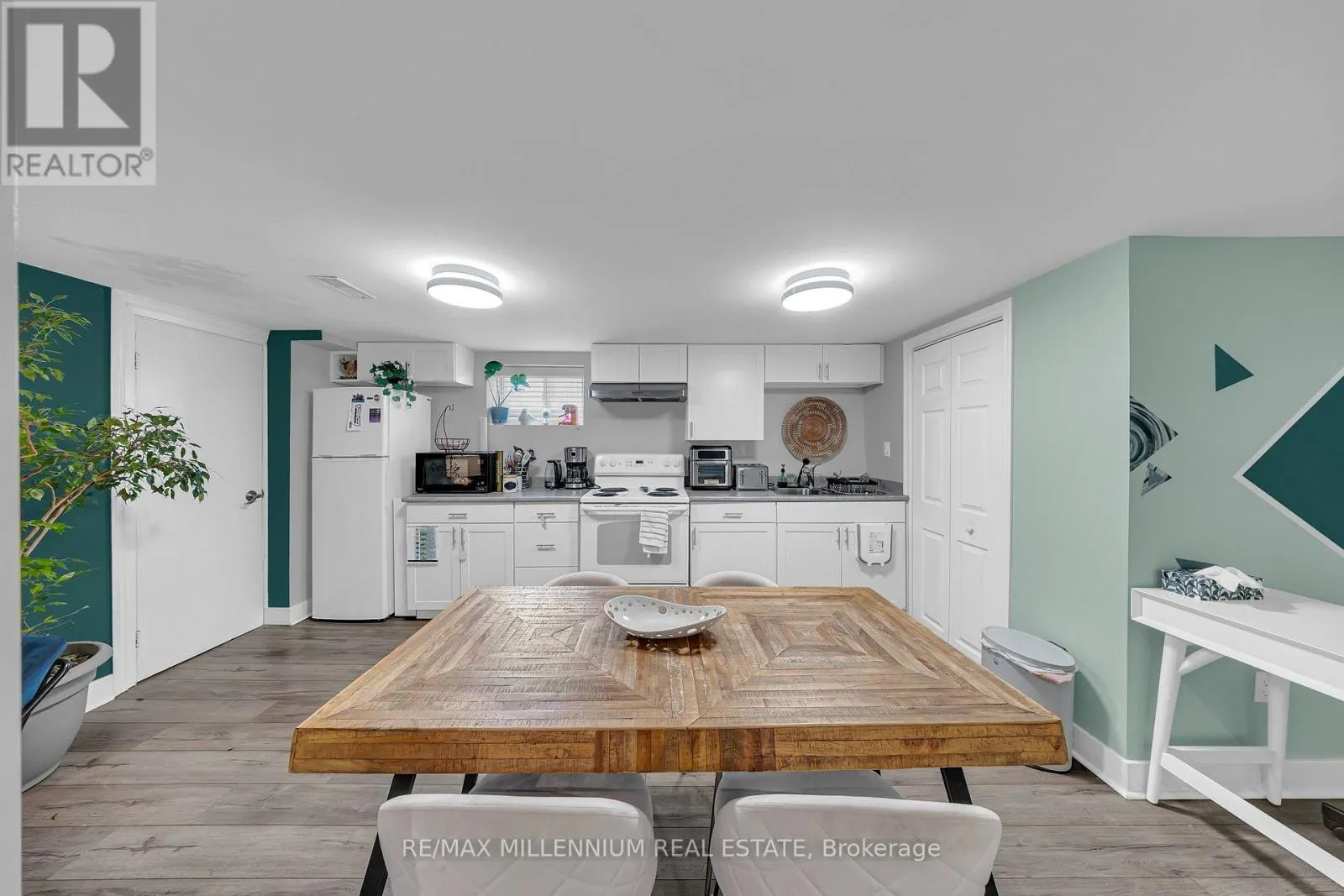 16 SULTANA AVENUE