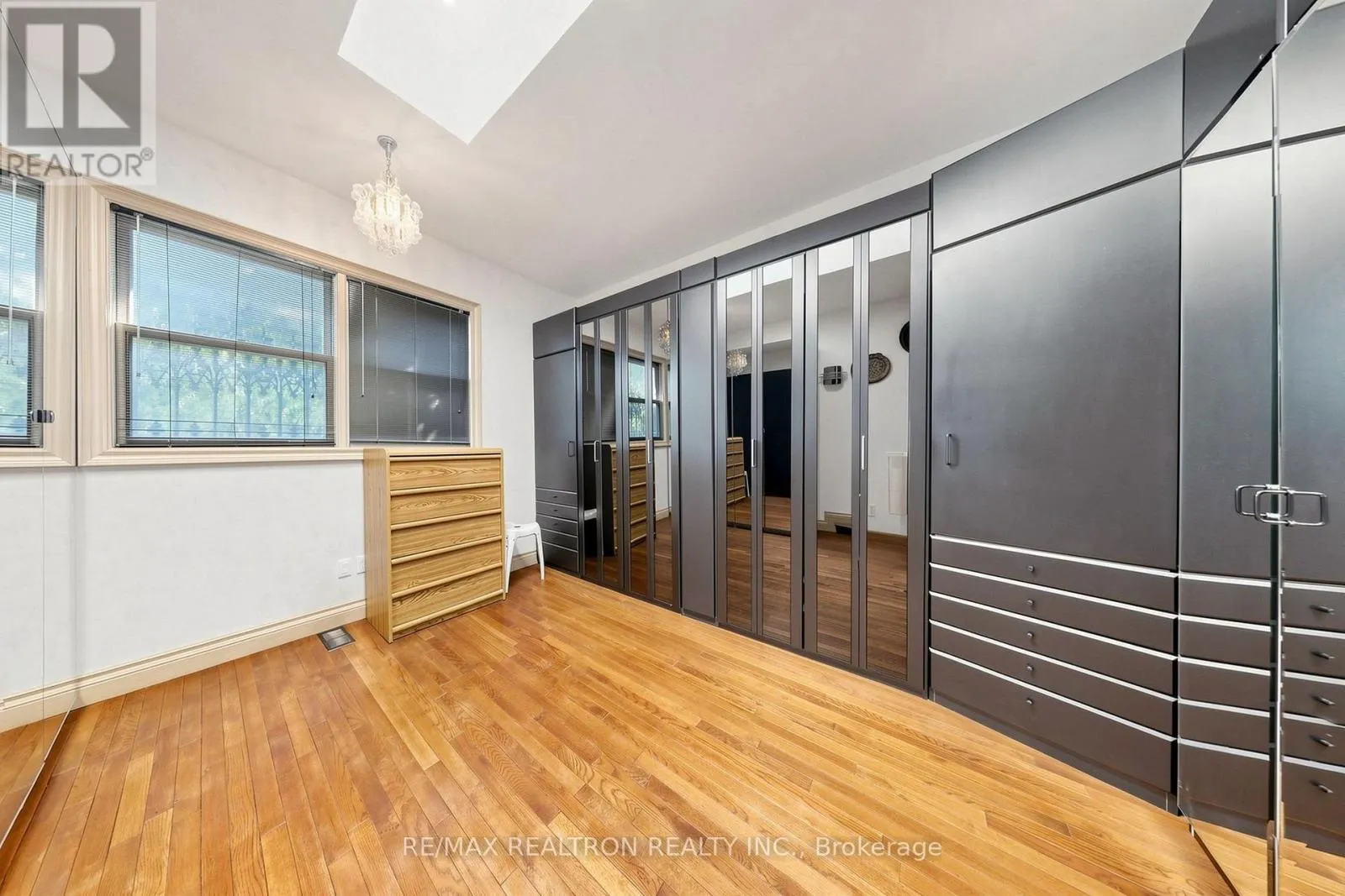 31 ARJAY CRESCENT