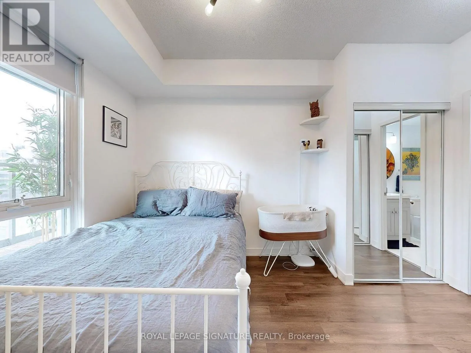 1002 - 260 SACKVILLE STREET