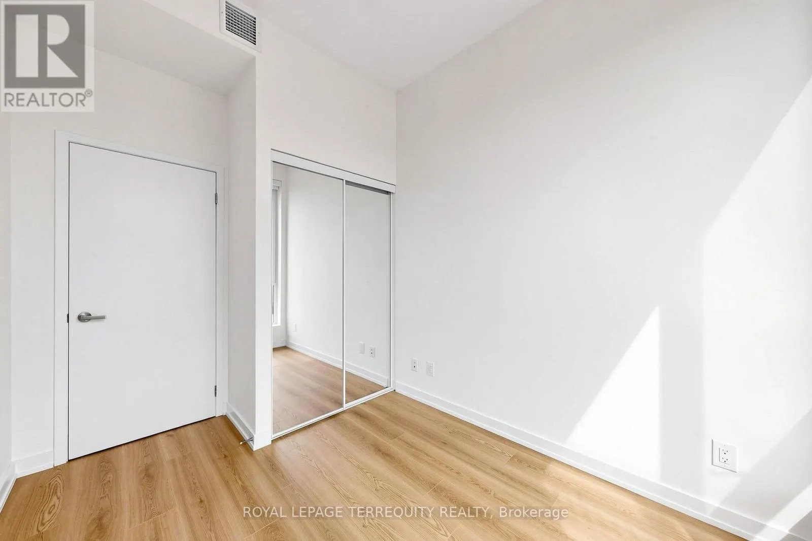 415 - 55 REGENT PARK BOULEVARD