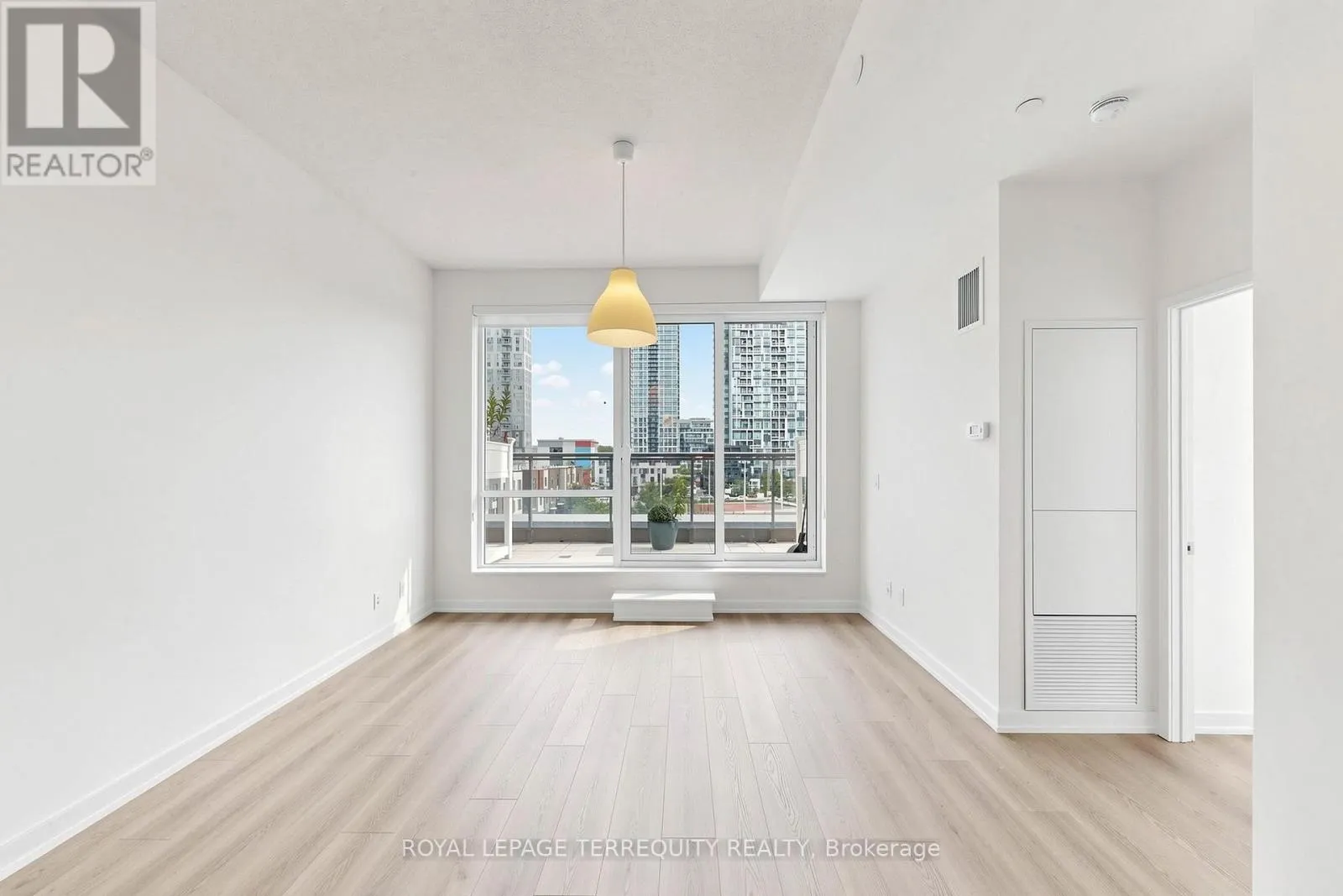 415 - 55 REGENT PARK BOULEVARD