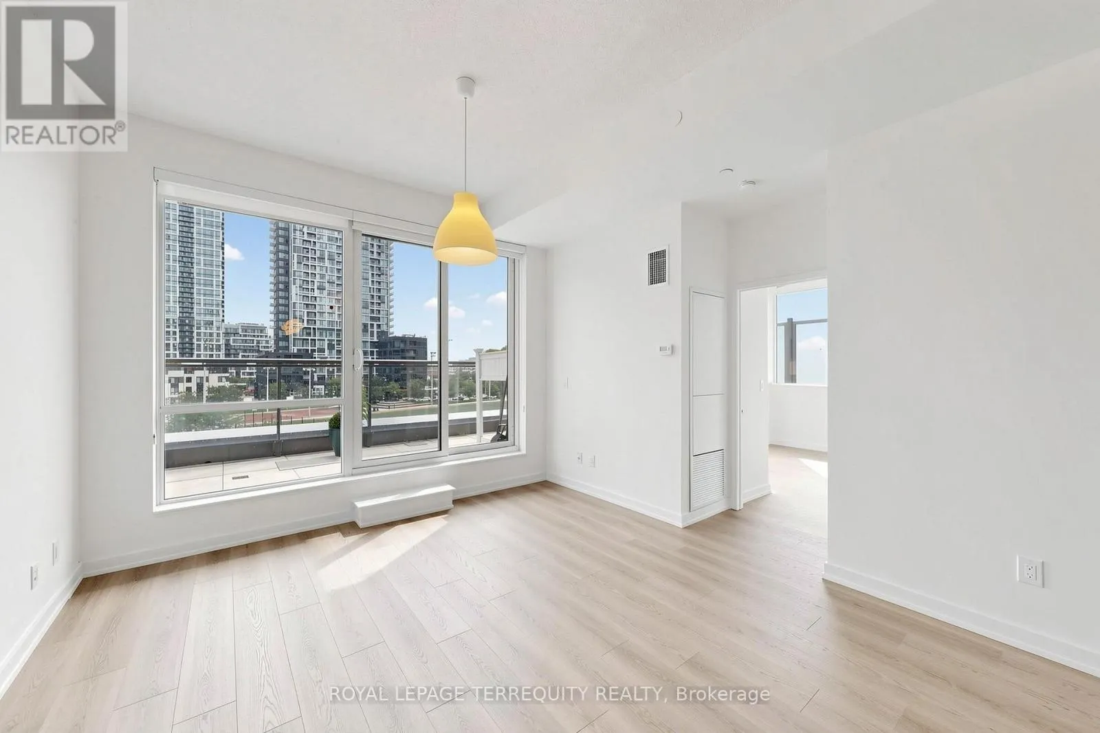 415 - 55 REGENT PARK BOULEVARD