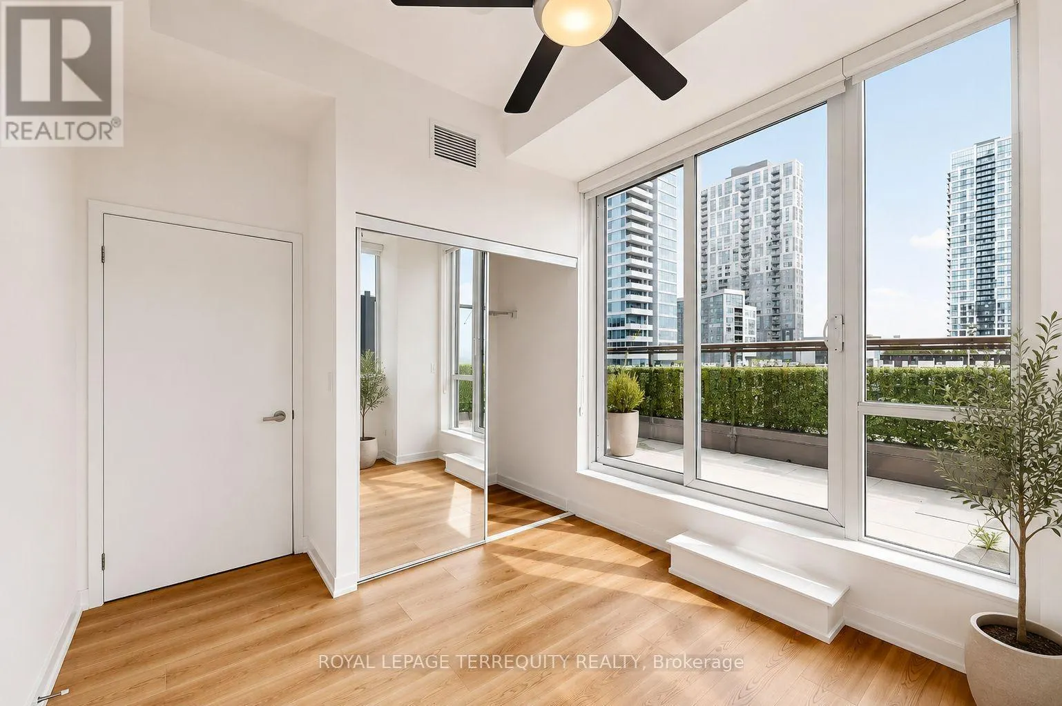 415 - 55 REGENT PARK BOULEVARD